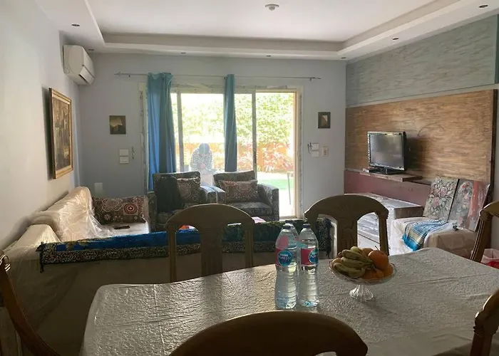 La Vista Topaz Sokhna - Garden With Jacuzzi & Private Entrance, On The Pool & Near The Hébergement de vacances *