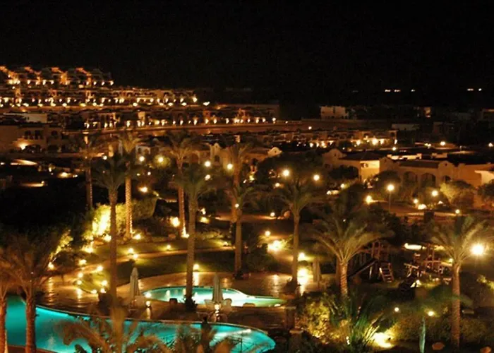 Hébergement de vacances La Vista Topaz Sokhna - Garden With Jacuzzi & Private Entrance, On The Pool & Near The